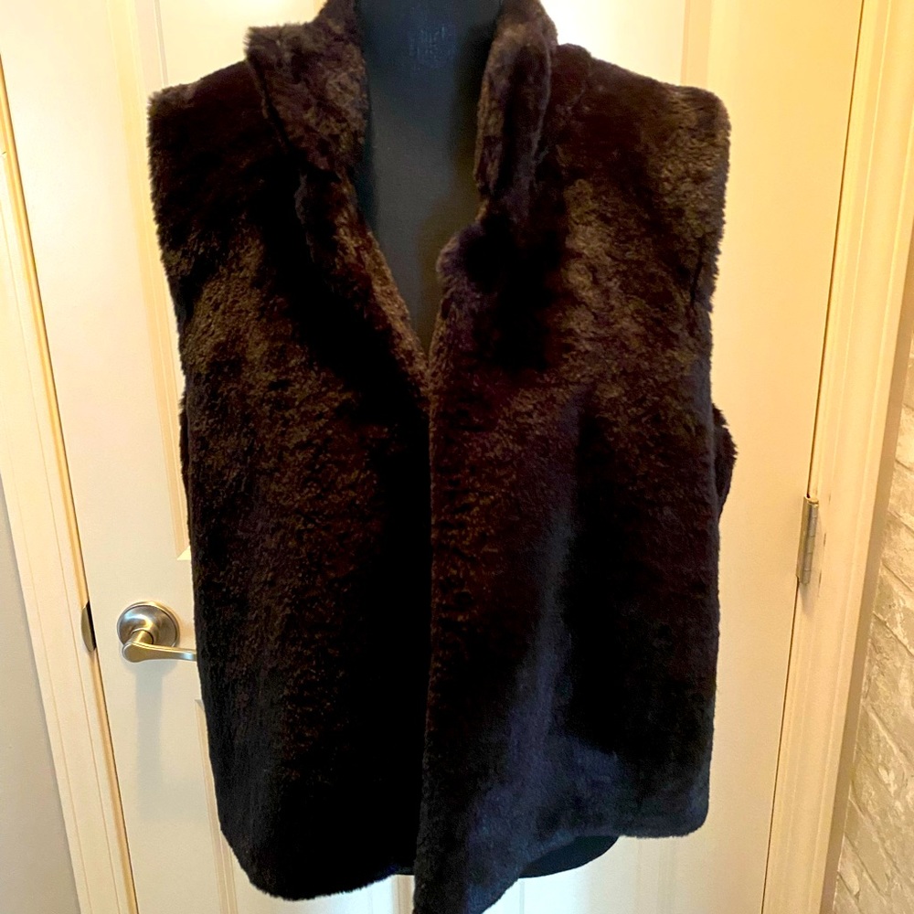 Gorgeous Like New Talbots Black Faux Fur Vest